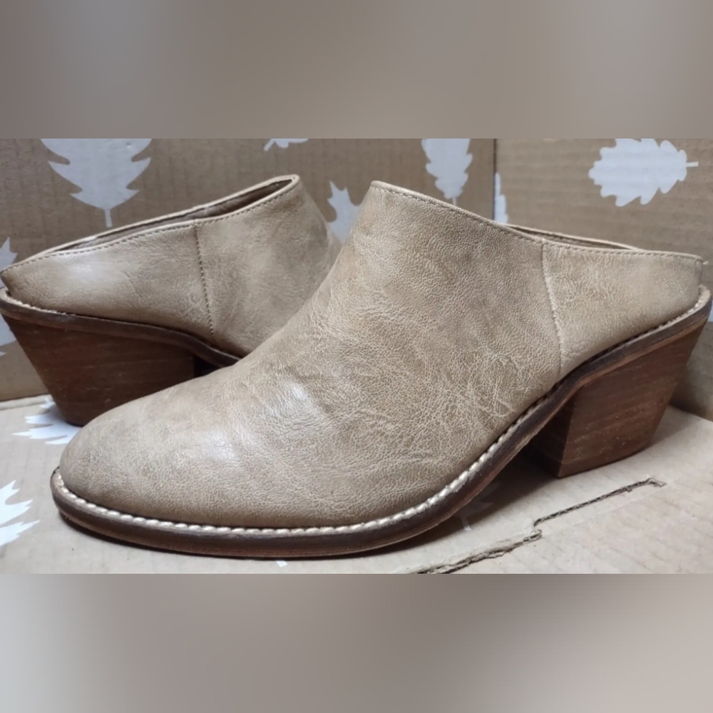 BEAST Western Mule  Pointy Toe    Block Heel    Slip-On   Size 6   Inside heel o